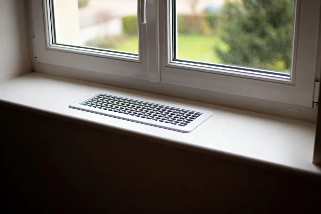 Ventilation intégrée à une fenêtre PVC pour une aération optimale de la pièce